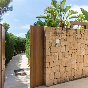 https://villa-algarrobos.ibizaislandhotels.net